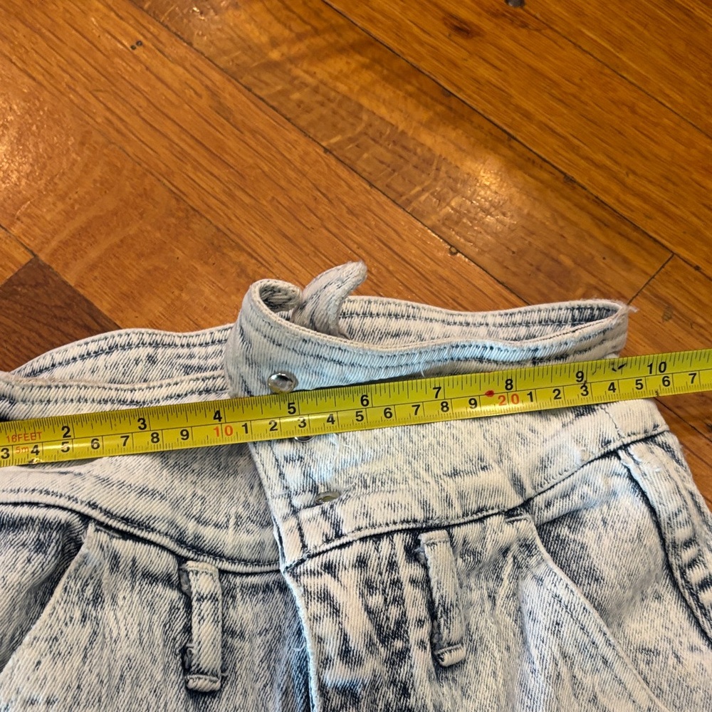Traffic Light Wash Distressed High-Rise Boyfriend Jeans - Light Blue - Picture 8 of 12